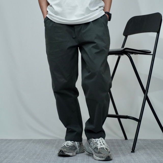 微錐廓型緊密斜紋休閒褲