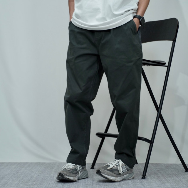 微錐廓型緊密斜紋休閒褲