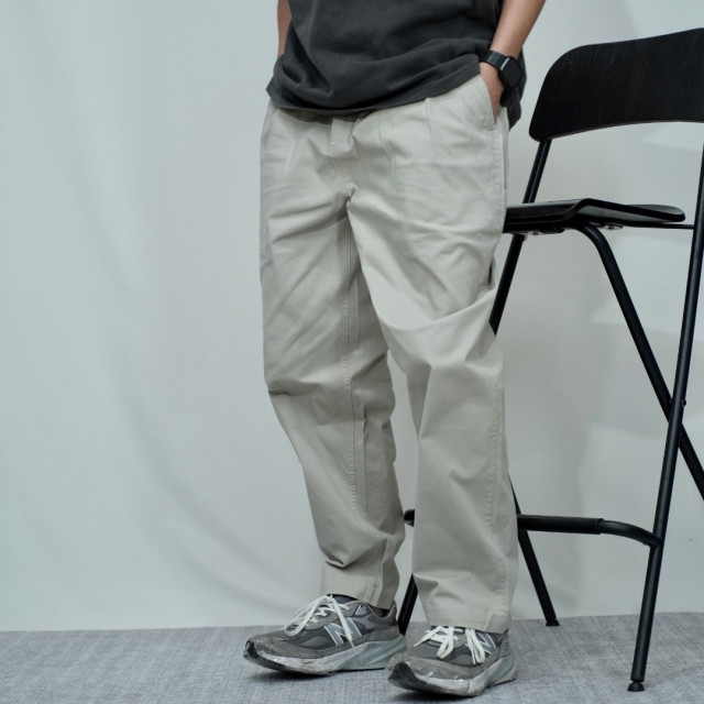 微錐廓型緊密斜紋休閒褲