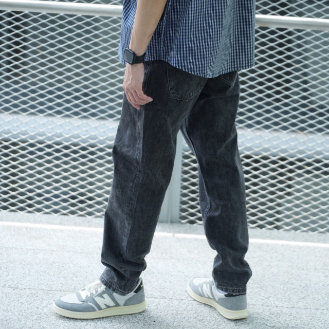 錐型重工洗水寬鬆直筒牛仔褲
