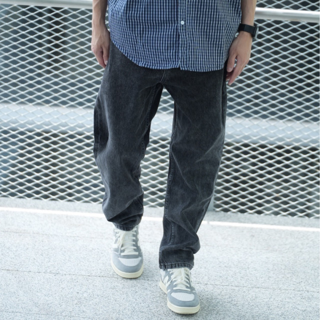 錐型重工洗水寬鬆直筒牛仔褲