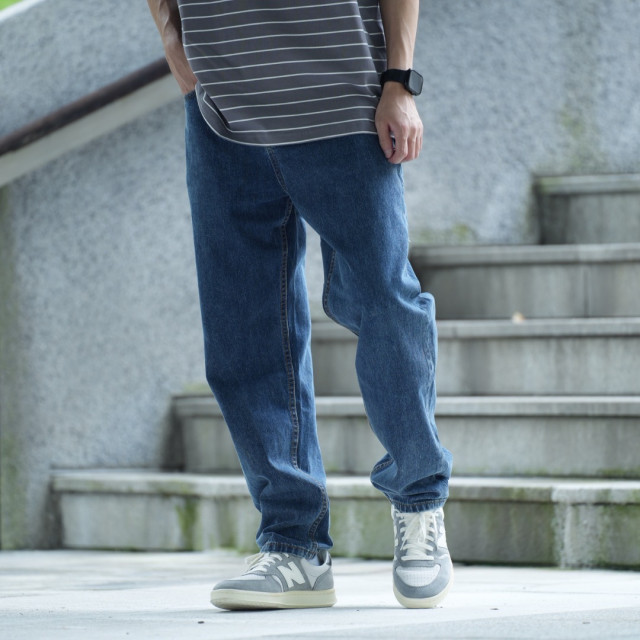 錐型重工洗水寬鬆直筒牛仔褲