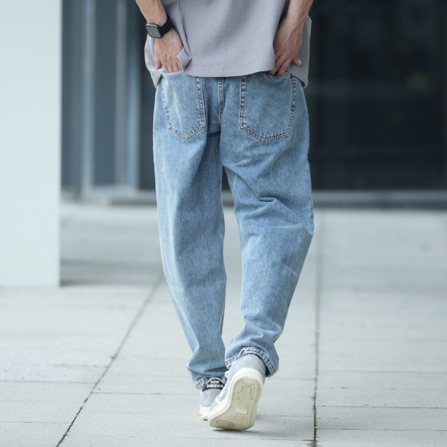 錐型重工洗水寬鬆直筒牛仔褲