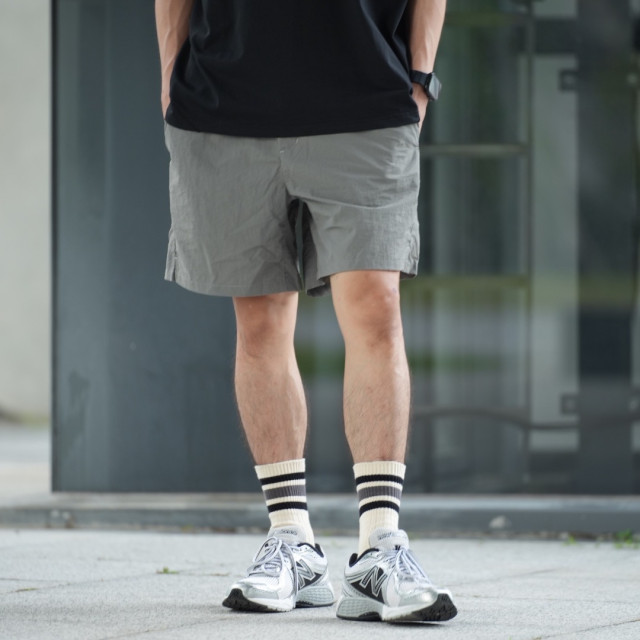 輕薄皺感尼龍廓形膝上短褲