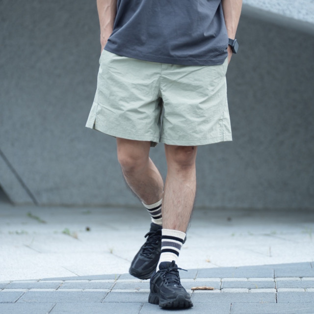 輕薄皺感尼龍廓形膝上短褲