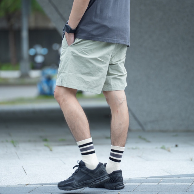 輕薄皺感尼龍廓形膝上短褲