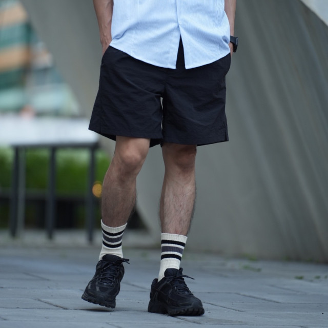 輕薄皺感尼龍廓形膝上短褲