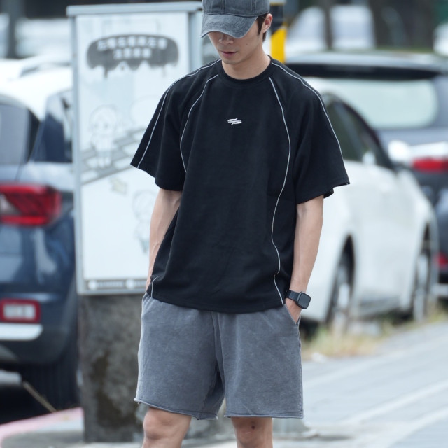 美式桃皮絨反光條拼接短T